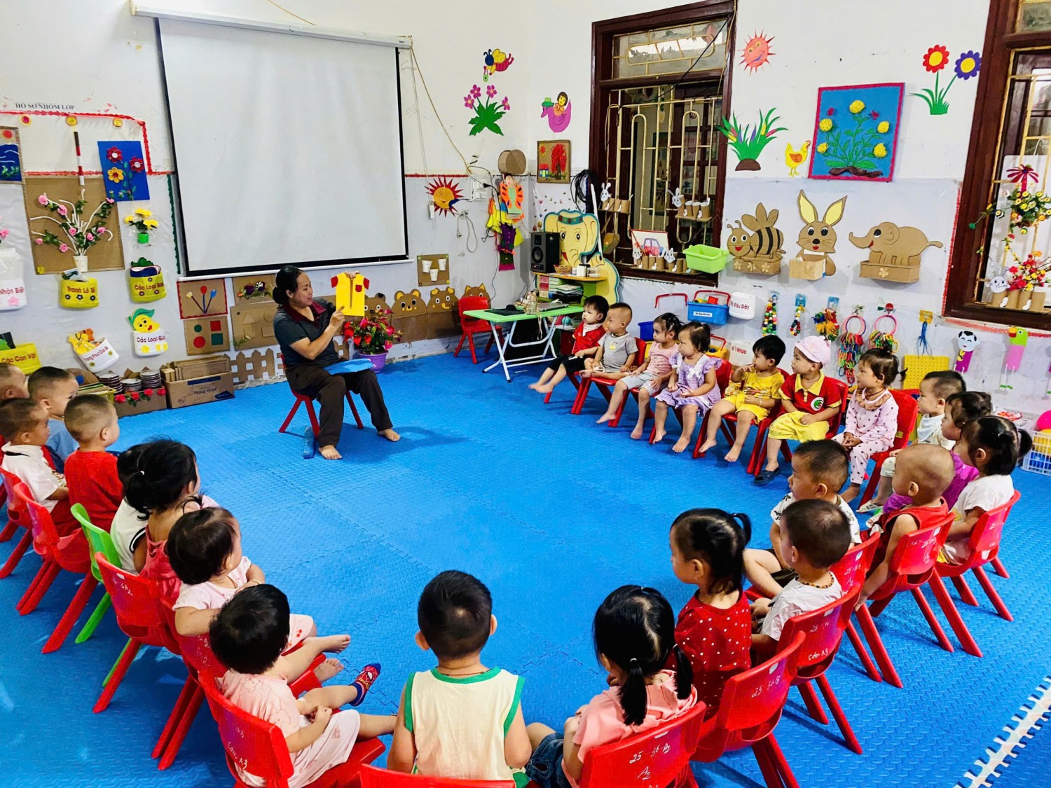 TRƯỜNG MN SAO MAI LÀM TỐT CÔNG TÁC HUY ĐỘNG VÀ DUY TRÌ SĨ SỐ HỌC SINH RA LỚP ĐẦU NĂM HỌC