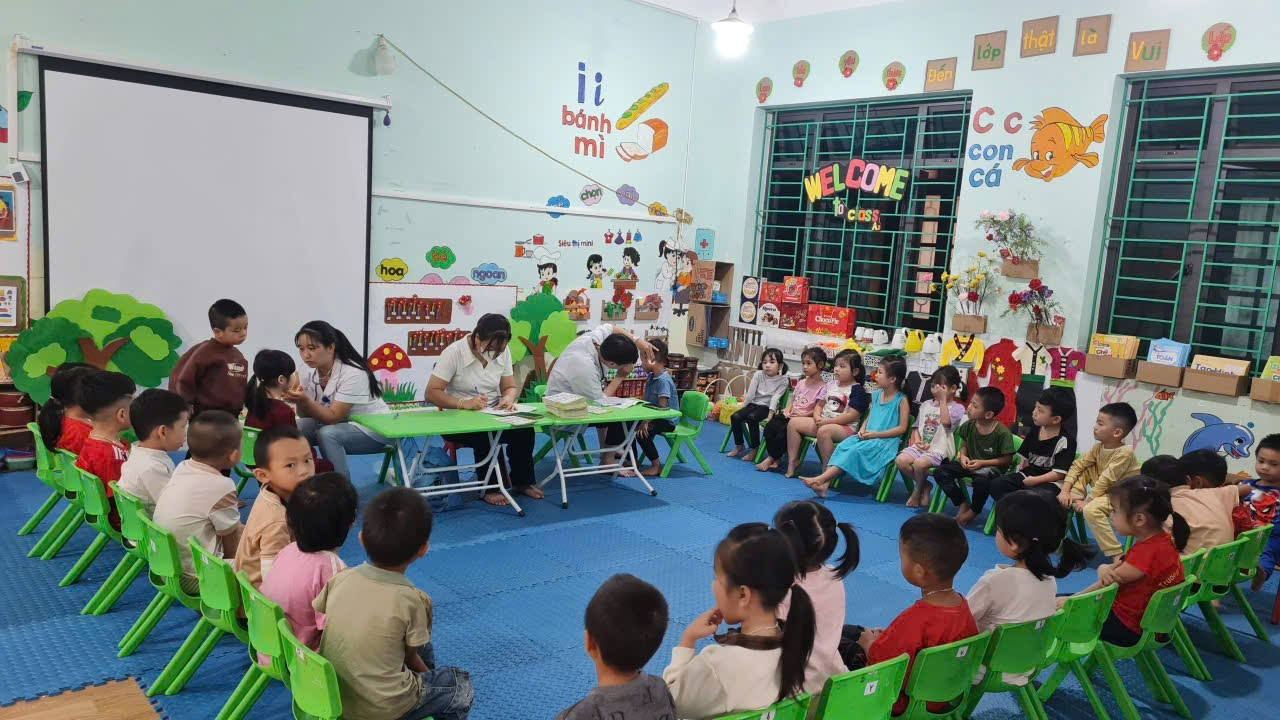 TRƯỜNG MẦM NON SAO MAI VÀ TRẠM Y TẾ XÃ NA SANG CHUNG TAY CHĂM SÓC SỨC KHỎE CHO TRẺ 